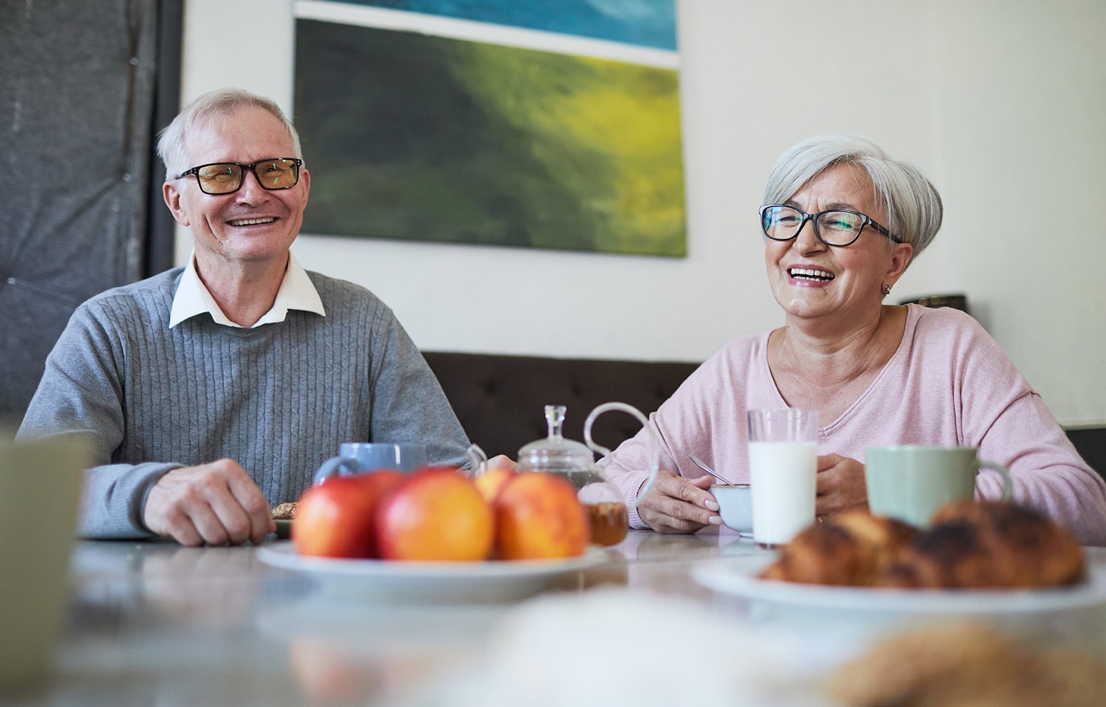 Couple-smiling-senior-people-enjoying-breakfast